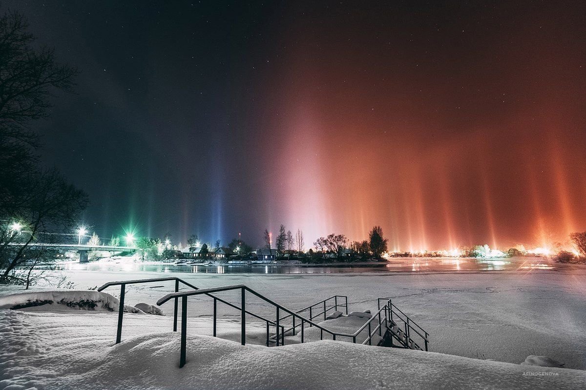 световые столбы 2022. санкт петербург природные явления. световые столбы в мороз в санкт-петербурге. гало световые столбы. санкт петербург природные явления.