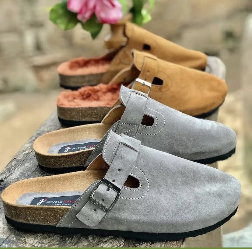 FirstRate_Shoes's tweet image. EverBlazing Unisex Mules🔥🔥 #6k only.. Available for a whole/Retail sales..Contact us via ☎️ 07032888205.. pls Rtwt @de_mubee @Abbaszkarofee @Fateema_Ishaaq @chapson01 @bynanapanti @Fateema_Ishaaq @Airman_sadiq