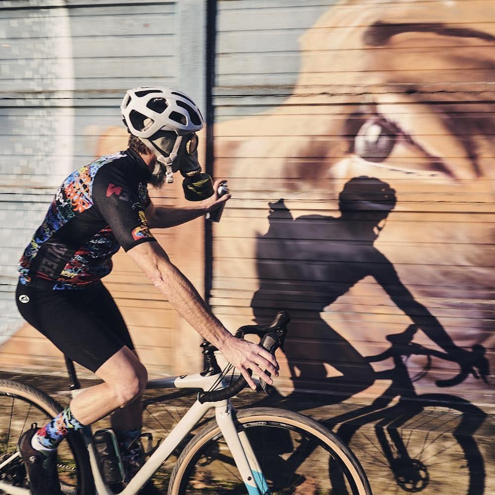 STIAMO ARRIVANDO.
La primavera è alle porte e noi siamo già in sella, colori nelle tasche.
Produciamo a km 0 ma vi porteremo lontano.

Come immaginate la Collezione Primavera- Estate 2022 firmata Rosti?
#comingsoon #springsummer2022
#springsummercollection #rostistyle #staytuned