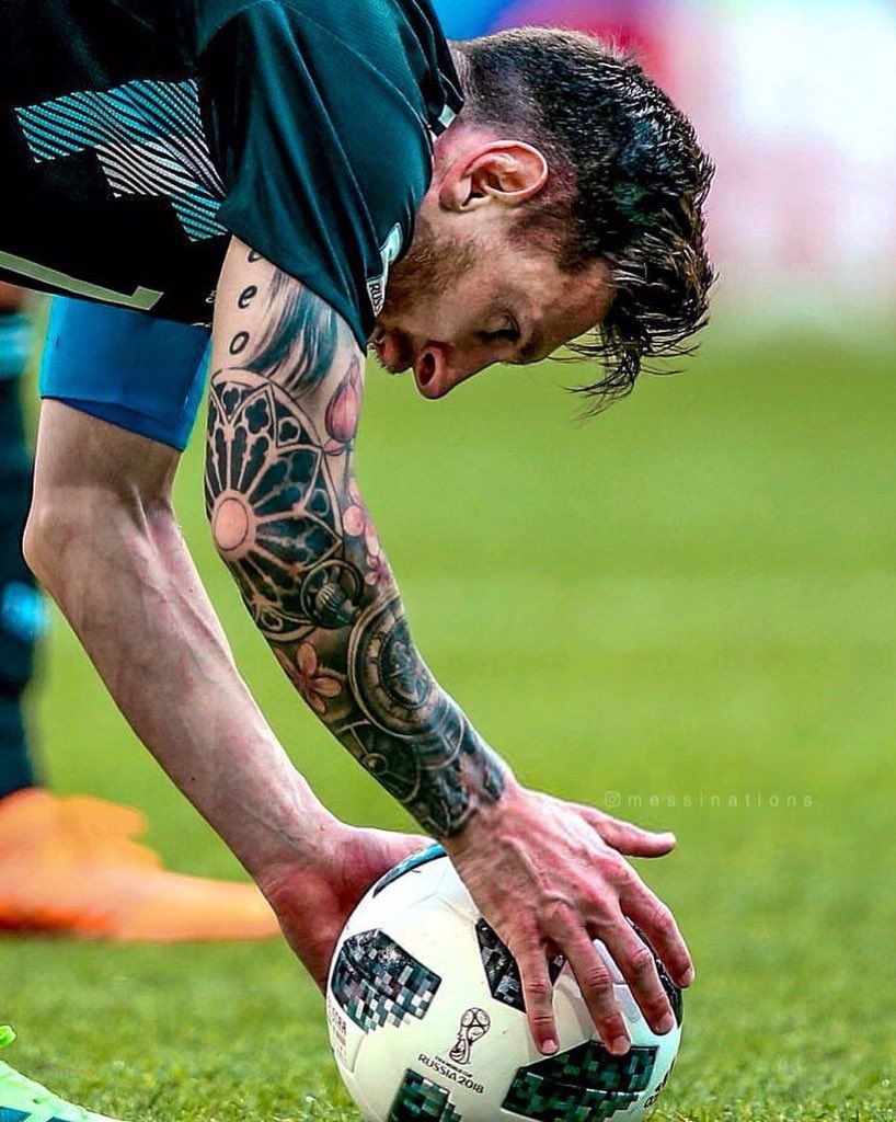 Với Messi tattoo, bạn không chỉ ghi lại tình yêu, sự trân trọng của fan với vận động viên vĩ đại Lionel Messi mà còn trở thành một tác phẩm nghệ thuật đầy ý nghĩa. Chắc chắn mỗi lần nhìn vào Messi tattoo, bạn sẽ cảm thấy tự hào và hạnh phúc.