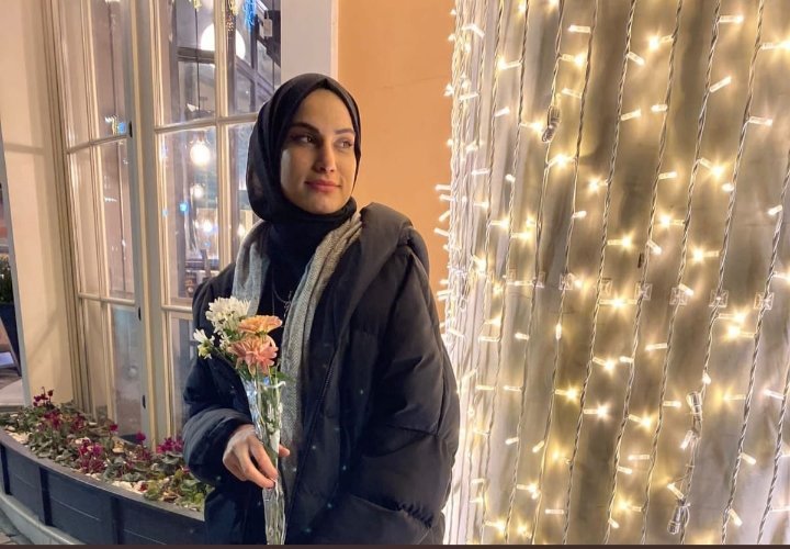 #HilalAdıyaman 16 yaşında görücü usulü evlendirildi.Evlendiği günden beri kocasından fiziksel ve psikolojik şiddet gördü.Bir yıl önce baba evine döndü fakat kocasının ısrarlarına dayanamayıp bir şans daha verdi,Doğum gününden bir gün sonra 6 şubatta kafasından vurularak öldürüldü