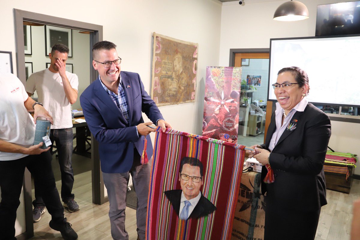 This morning I welcomed 🇹🇱 Foreign Minister <a href="/AdaljizaM/">Adaljiza A.X.R. Magno</a> to Canberra institution <a href="/ONACoffee/">ONA Coffee</a>. 
🇦🇺 is partnering with <a href="/projectorigin4/">projectorigincoffee</a>,  <a href="/kapediemcoffee/">Kape Diem Coffee Lab</a> &amp; Canberra company 1LM to grow the specialty coffee market in 🇹🇱, supporting farmers create new export opportunities &amp; jobs.