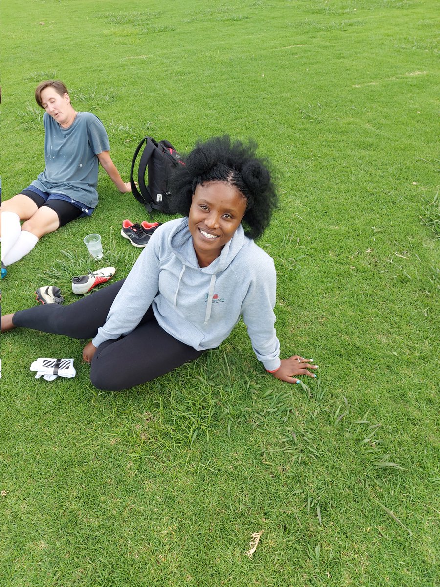 NyandaPiwokuhle's tweet photo. Friday mood: si tired but happy ๐
#womensrugby #southafricanrugby #rugbyplayer #mastercardpwgcย #MastercardAmbassador https://t.co/B7TlD5J9jf