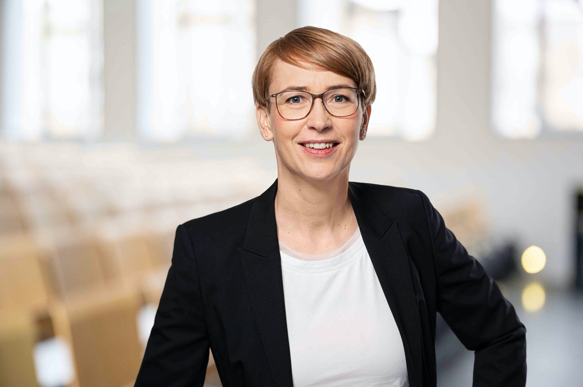 sonntagticker's tweet photo. Neue #Rektorin der Evangelischen Hochschule @EHSDresden wird ab 1. März Silke #Geithner (Foto), neue Prorektorin Ivonne Zill-Sahm. Die Amtseinführung wird im Gottesdienst am 28. März in d. Kreuzkirche #Dresden stattfinden.
© EHS Dresden/Crispin.i.mokry
https://t.co/44cemhRrF4 https://t.co/EdEzZ786X2