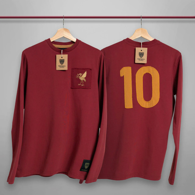 LFCPodden's tweet photo. SPECIALTÄVLING!

Med https://t.co/npLsvNQ7r5 tävlar vi ut en sjukt snygg retrotröja från "The Bird Collection" till matchen mot Burnley. 

➡️ RT:a detta
➡️ Följ @LFCPodden 
➡️ Tippa resultat i Burnley-LFC ink sista målskytt &amp; minut för sista mål

Svara med ditt tips nedan! https://t.co/owsJCzECcM
