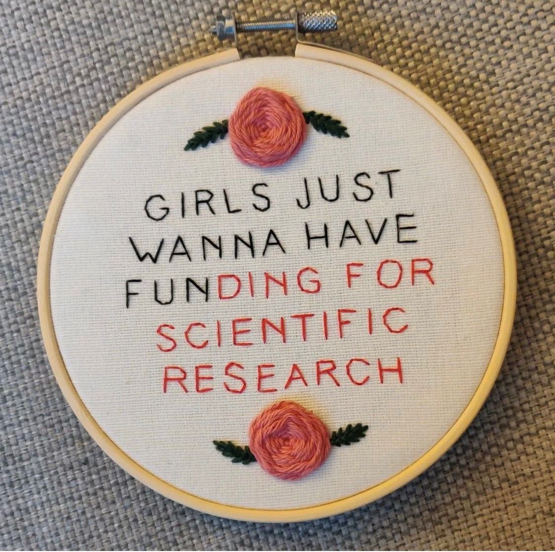 znadmiri's tweet photo. Happy International Day of Women and Girls in Science. 👩🏻‍💻🔬📚 #11February https://t.co/qhxYAeSCeV