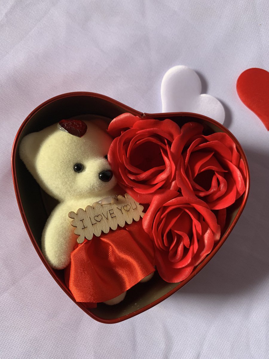 DelicesMilly's tweet photo. Pour ceux qui on un budget de maxi 10.000frs ceci est fait pour vous.

1- 10.000frs, c’est lumineux et ça chante.
2- 8.500frs, c’est lumineux et ça chante.
3- 5.000frs.
4- 5.000frs.

😍Carte offerte 
Commandez au 691556805. https://t.co/AuOsxLY0Nf