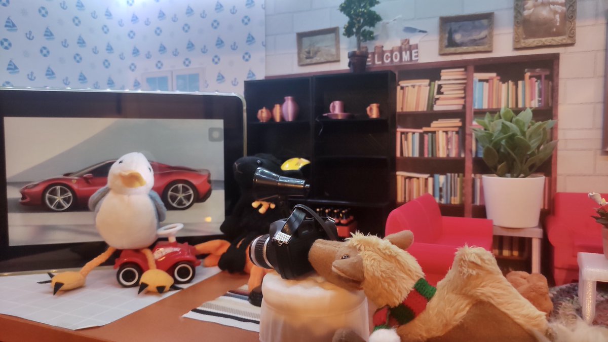 Strickdings's tweet photo. Darius ist auch wieder sehr konzentriert bei der Arbeit mit
#ModelMona 📸
*Schrank zu und nicht laut lachen 😁🤭😂 https://t.co/VXkjjAQbXy