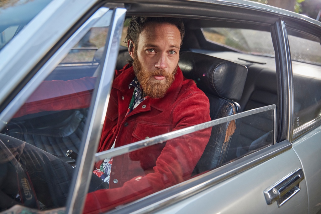 joebrowns's tweet image. Picking you up for your date... 😏🚗 Shift into style and get your #MOJOE on in our new Spring Menswear collection!⁠
⁠
Good Times Suede Jacket 🛒&amp;gt; bit.ly/34A5NHA

Need more inspiration? Check out our Essential Spring Jackets for Men 📰 &amp;gt; bit.ly/3gro4cD