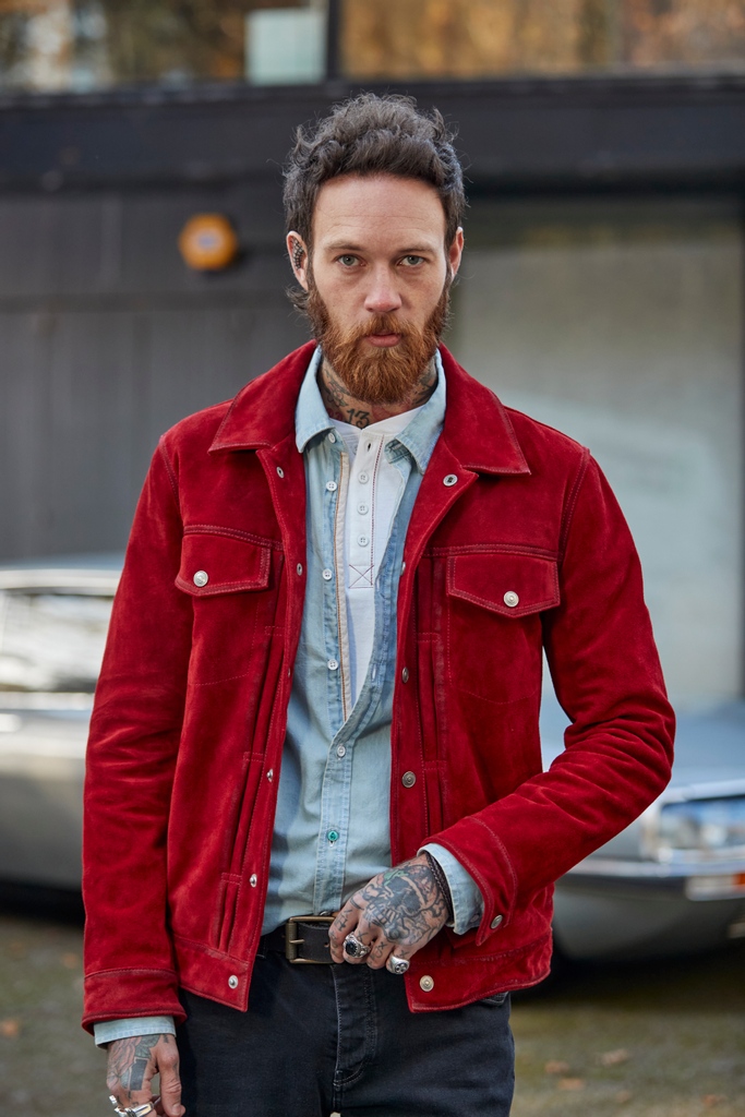joebrowns's tweet image. Picking you up for your date... 😏🚗 Shift into style and get your #MOJOE on in our new Spring Menswear collection!⁠
⁠
Good Times Suede Jacket 🛒&amp;gt; bit.ly/34A5NHA

Need more inspiration? Check out our Essential Spring Jackets for Men 📰 &amp;gt; bit.ly/3gro4cD