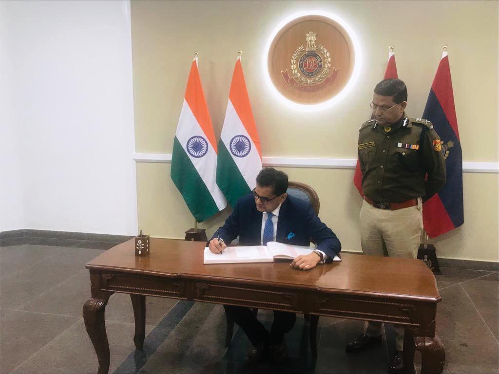amitabhk87's tweet photo. Spoke on how transformational change can be ushered through use of disruptive technologies,data-driven performance improvement &amp; a citizen-centric approach. Effective policing promotes crime-free societies,which is key to economic development. Adaptability &amp; Agility are critical. https://t.co/xidetcWteL