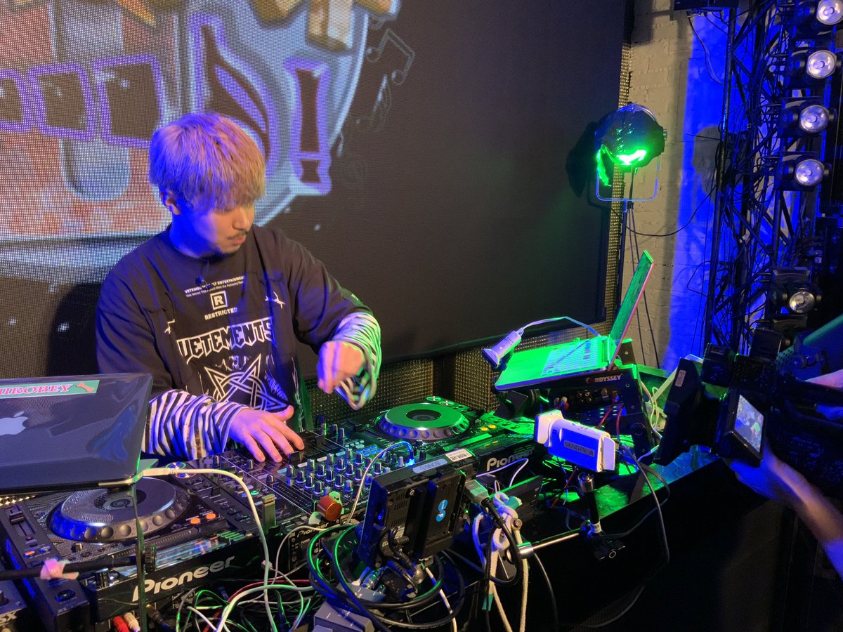 baki_b210's tweet photo. 🌈バキバキビート

▶︎只今収録中‼️

現役TOPDJがMIXリレーで繋ぐ🔥

DJMAAM 
DJMAY 
DJCOMET 
DJ真輝緒
#MAAM
#MAY
#COMET
#真輝緒 

✨近日放送✨

#一発撮り
#Firsttake
#DJ
#バキバキビート
#サンテレビ
#土曜日
#24時
#クラブミュージック
#アンモナ https://t.co/tMGyGSkEoZ