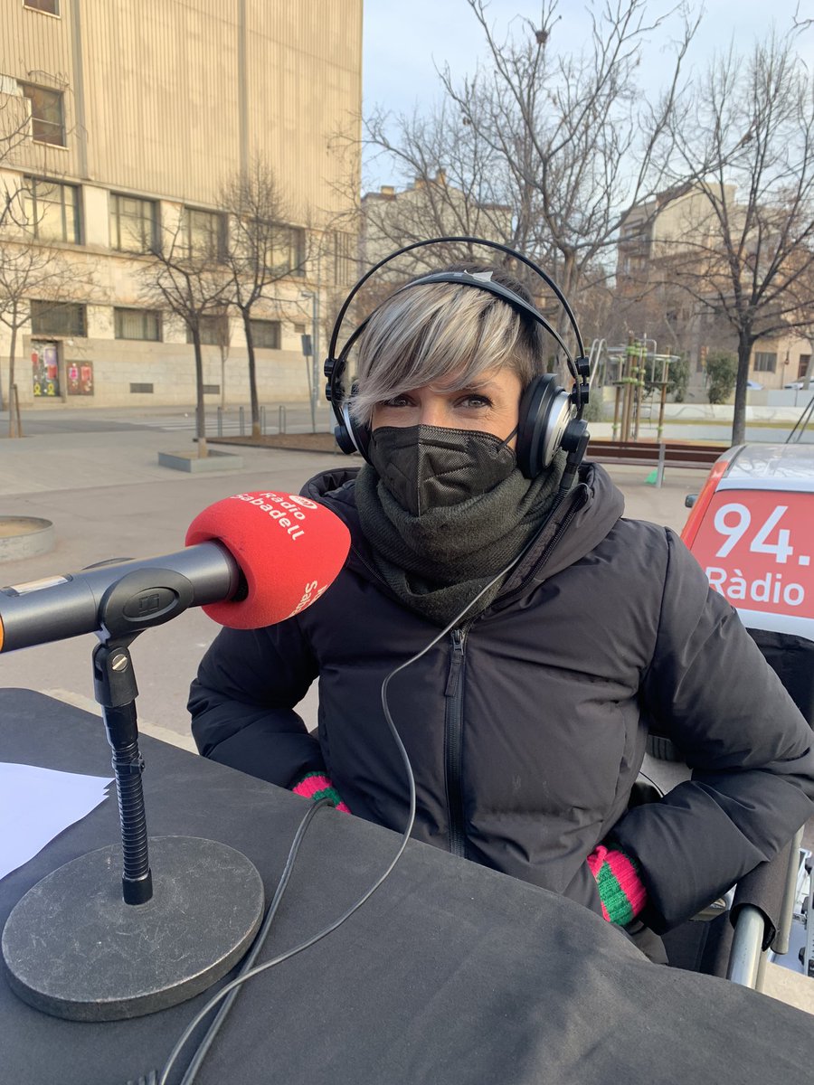 RadioSabadell's tweet photo. A les 9 a #ElCafèdelaRàdio comencem la programació especial des de la plaça de la Creu Alta parlant de la ràdio amb Montse Bonet (@Gratiaetamore) i dels 20 anys de @RadioSabadell amb Clara Borrell (@THEBORRELLSONE) 

📻 94.6 FM
▶️ https://t.co/BllKQImhhm https://t.co/FuyVSxfD7B