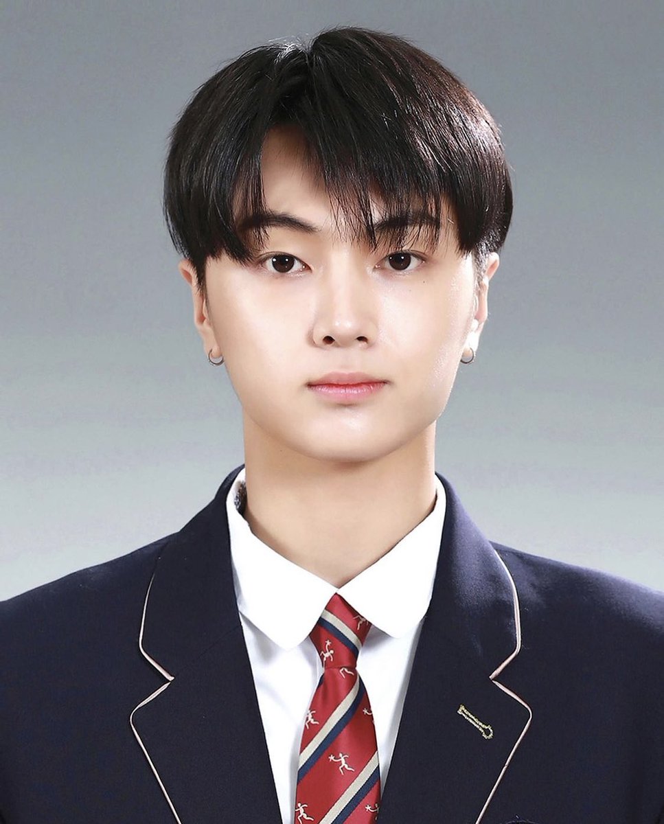 conniewithane's tweet photo. congrats to my beautiful boys, i'm so proud of you and i love you so much 💐💗

HAPPY GRADUATION SUNJAY
CONGRATULATIONS SANGWON
HAPPY GRADUATION SANGWON 
#SunJayGraduationDay #SangwonGraduationDay 
#한림_여우즈_졸업했선우_졸업했제이 
#상원아_졸업_축하해 #우리상원이졸업했어요 https://t.co/K3R9jsWVZc
