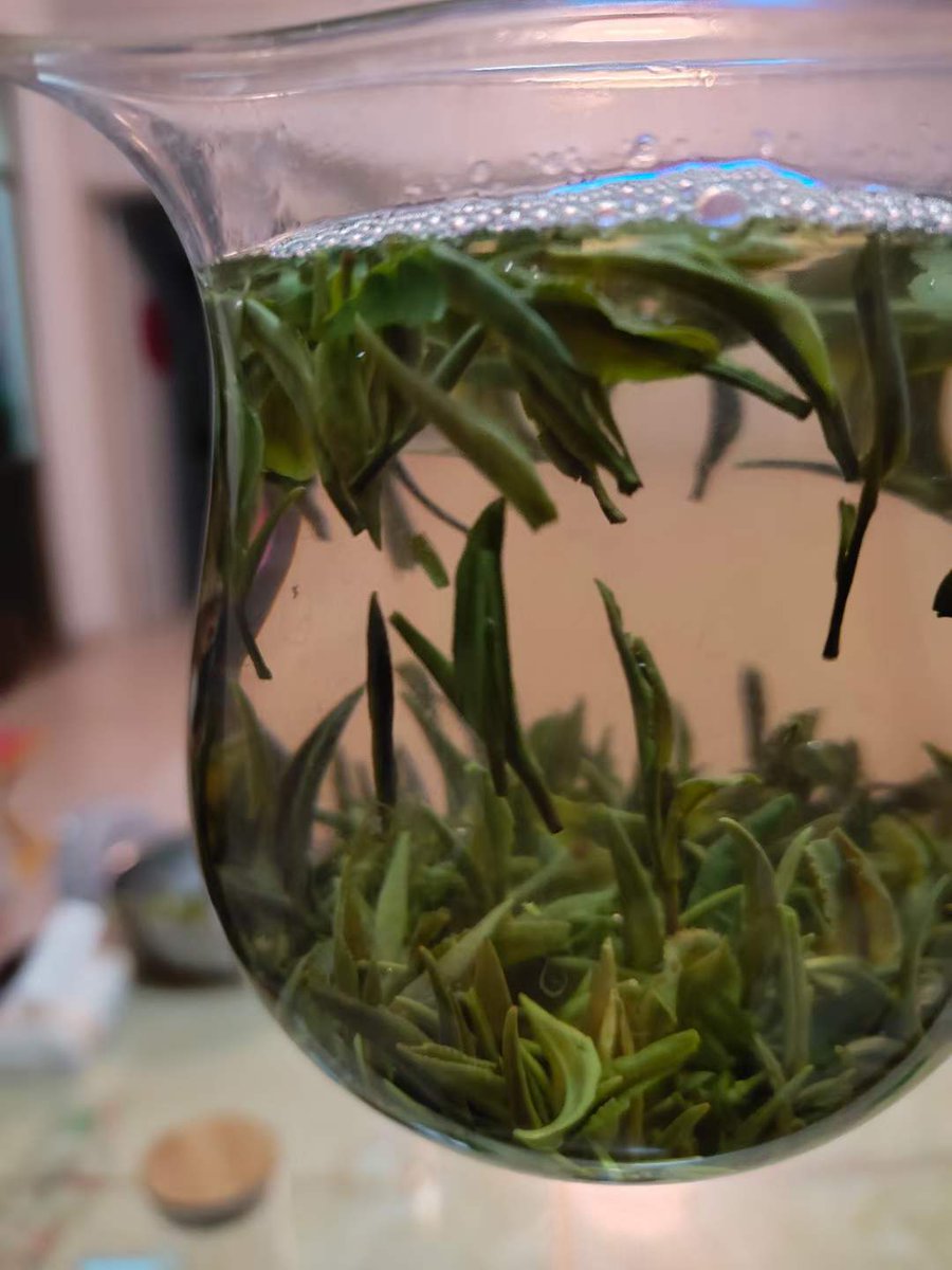 学着喝茶
日子可以继续繁忙而普通
但心一定会慢慢的精致
把喝茶当作一种习惯
精致也会成为日子的常态