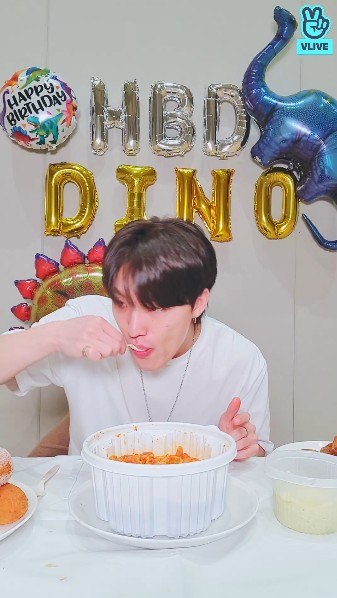 Kain lang ng kain babe Ubusin mo yan ha...
HAPPY BIRTHDAY DINO!!!! 