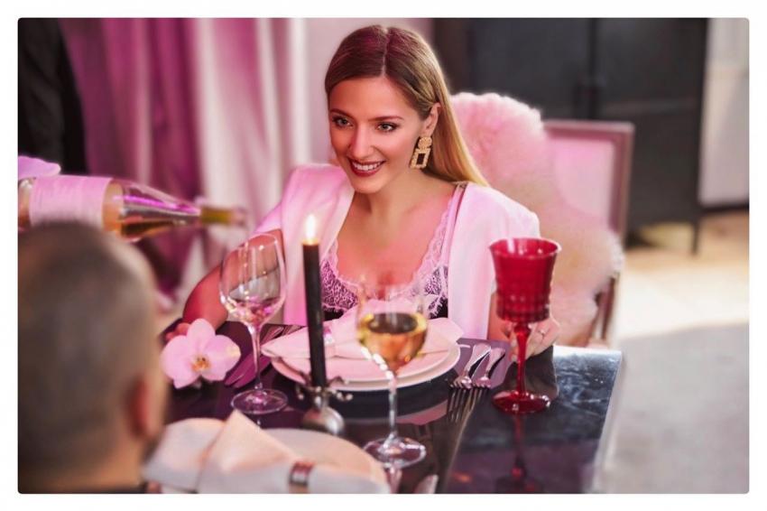KievRestaurants's tweet photo. "Тераса" ідеальний вибір у День закоханих! (14.02) https://t.co/T51t8FWIAv https://t.co/dEjZqRMa8v