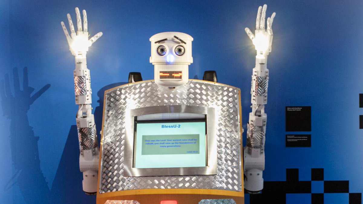 VolkerRahn's tweet photo. Grüezi! Unser #Segensroboter #BlessU2 ist gut in der Schweiz angekommen. Er freut sich auf Besuch in der Ausstellung #Planetdigital im Museum für Gestaltung in Zürich! 
🤖 https://t.co/s5OQOZ5eS0 
#blessingrobot #digitalekirche  
@ekhn_de @UZH_ch @PlanetD1gital 
@musgestaltung https://t.co/Byl8ZvApth