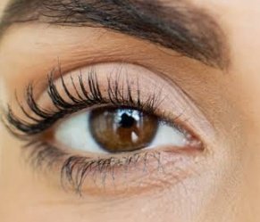 itz_messy786's tweet image. Other girls eyelashes      V/S      Mine