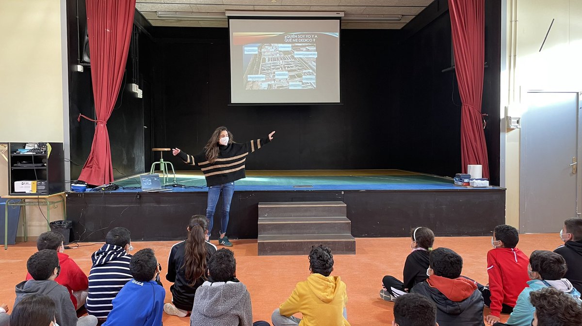 ieangeldetobies's tweet photo. En el marc del programa #100tifiques, avui en visita la Claudia Carbonell, cap de planta EDAR d’@aiguesbcnclient 
Una gran oportunitat per apropar el món de la ciència als nostres infants i sobretot a les nostres alumnes. https://t.co/qQIqNHWkNC