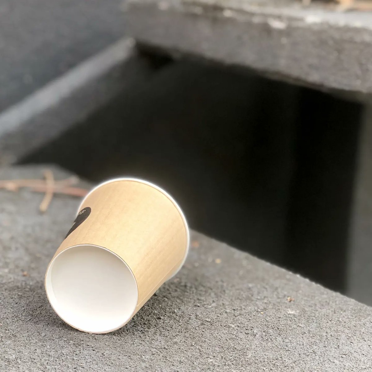 gfp_official88's tweet photo. Coffee cups, milk cups, latte cups, disposable cups,
Paper cups used to hold drinks in coffee shops and milk tea shops, as seen in the last picture. #coffee #coffeecup #cup #milkteacup #cupfactory #papercup #chinafactory #papercup #chinadesign 
#productdesign #plasticcups https://t.co/sVcLiqOjHX