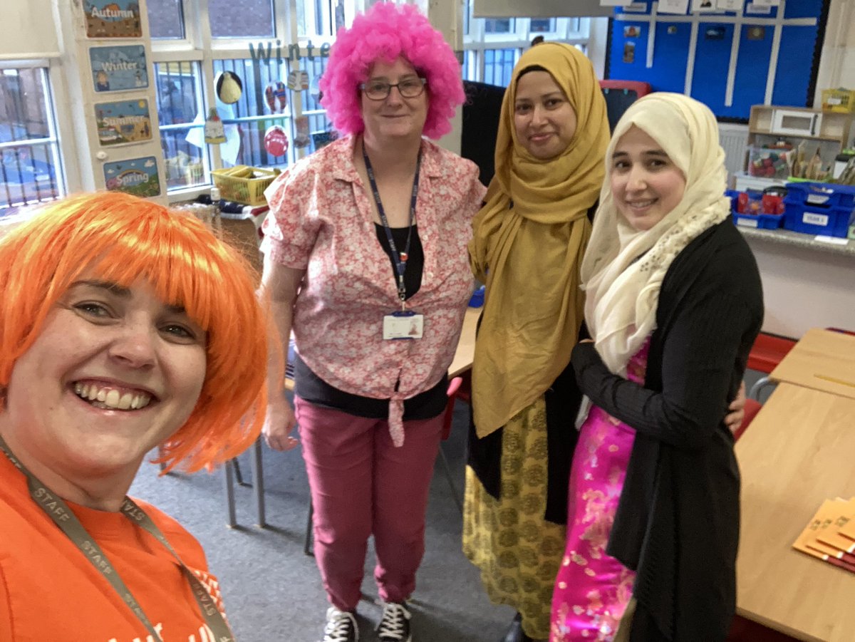 HolyFamilyYear1's tweet photo. Year 1 team all bright for #GoBrightDay @MDUK_News @Fightingbk4Jack @HolyFamilyScho1 #musclesmatter https://t.co/yohfOjDbPJ
