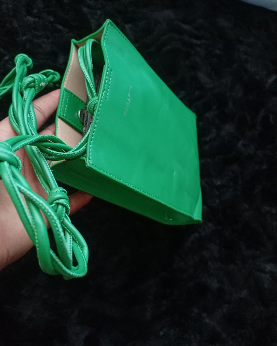 Fancy_Squaad's tweet photo. Happy Friday 
This is the ideal flap bag / shoulder bag  when you don't want to carry a lot of items
Measures 13cm(L)* 4.5cm(W)*18cm(H)

PRICE: 550

Free delivery within CBD 

Call or WhatsApp 📞 0703249526 to order https://t.co/YsKsn1VRR7