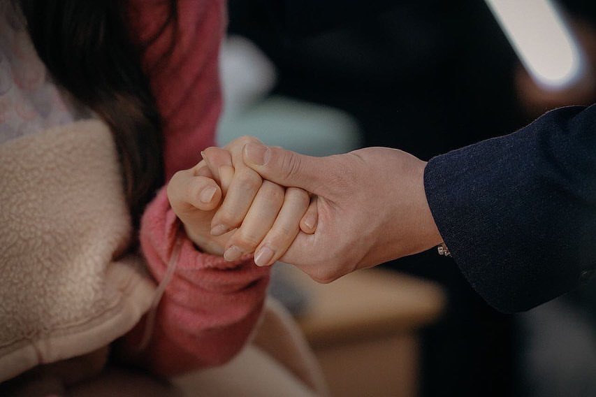 21407A_'s tweet photo. '우연인 듯 운명', 세리와 정혁.
이젠 함께 '둘 만의 세상으로 가'
애미나이&amp;동무, 행복하게 잘 살라우 ❤️🧡💜 https://t.co/mGxIWV9oa3