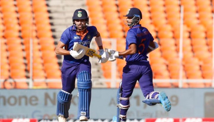TafreeWith's tweet photo. #deepakchahar #indvswi
Fadu batting by deepak chahar vs west indies 😎 https://t.co/wPrFBd5e84
