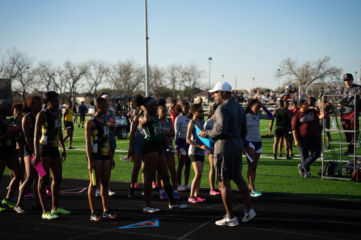 fbkempnertrack's tweet photo. KHS Track - 1st JV meet of 2022
Ridgepoint brought 🔥
.... buckle up its going to be a competitive season!! Thank you to all if our coaches and volunteers
#KHStrack @KHS_GirlsHoops @KempnerVb @FBISDAthletics @KempnerABC @KHS_CougarsFB @KHS_Cougars @khstrainerlady @KHS_CougarsFB https://t.co/9zCWWbzr9s