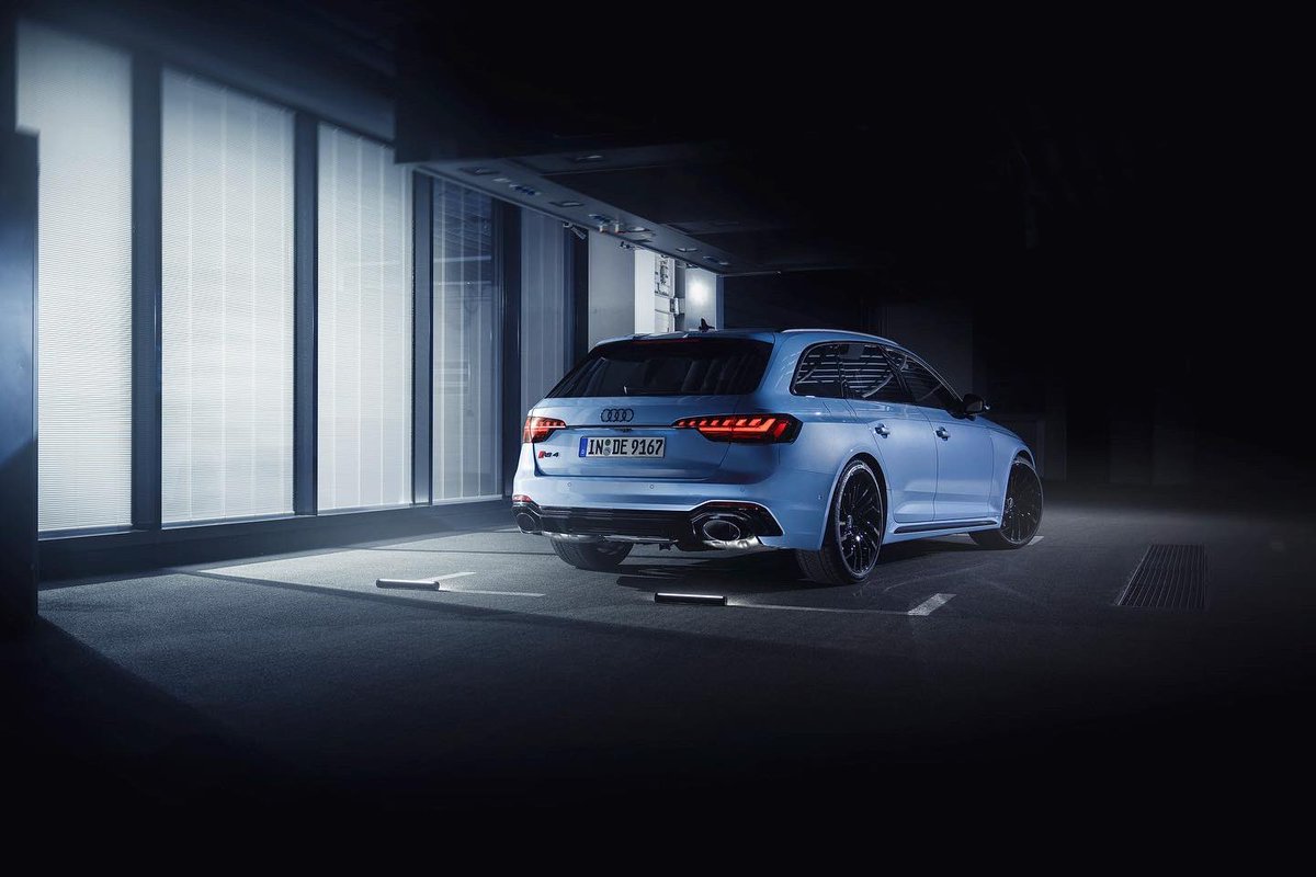 SNABSHOD's tweet photo. ICE ICE BABY 🧊 🥶 Audi RS4 Avant (audi exclusive) in frosted glass blue
__
@audi_de @audisport #audiexclusive #audi #rs4 #rs4avant #rs #frostedglass #frostedglassblue #SNABSHOD #ingolstadt https://t.co/4lUhWPd0sd