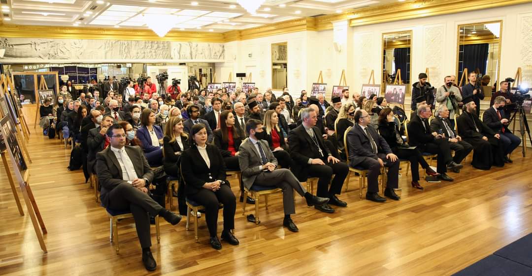 CenterCve's tweet photo. Drejtor @CenterCve, @Lejdi_Dervishi përgëzoi konferencën ndërkombëtare dhe ndërfetare “Vëllazëria në Humanizëm”, org. nga @KNFSH2007, me pjesëmarrjen e liderave të komuniteteve fetare 🇦🇱🤝🇪🇺, @USEmbassyTirana ,Nunci Apostolik Z. Luigi Bonazzi dhe Presidenti #ENIB Dr.@de_salvia. https://t.co/PbJ45l5VcX