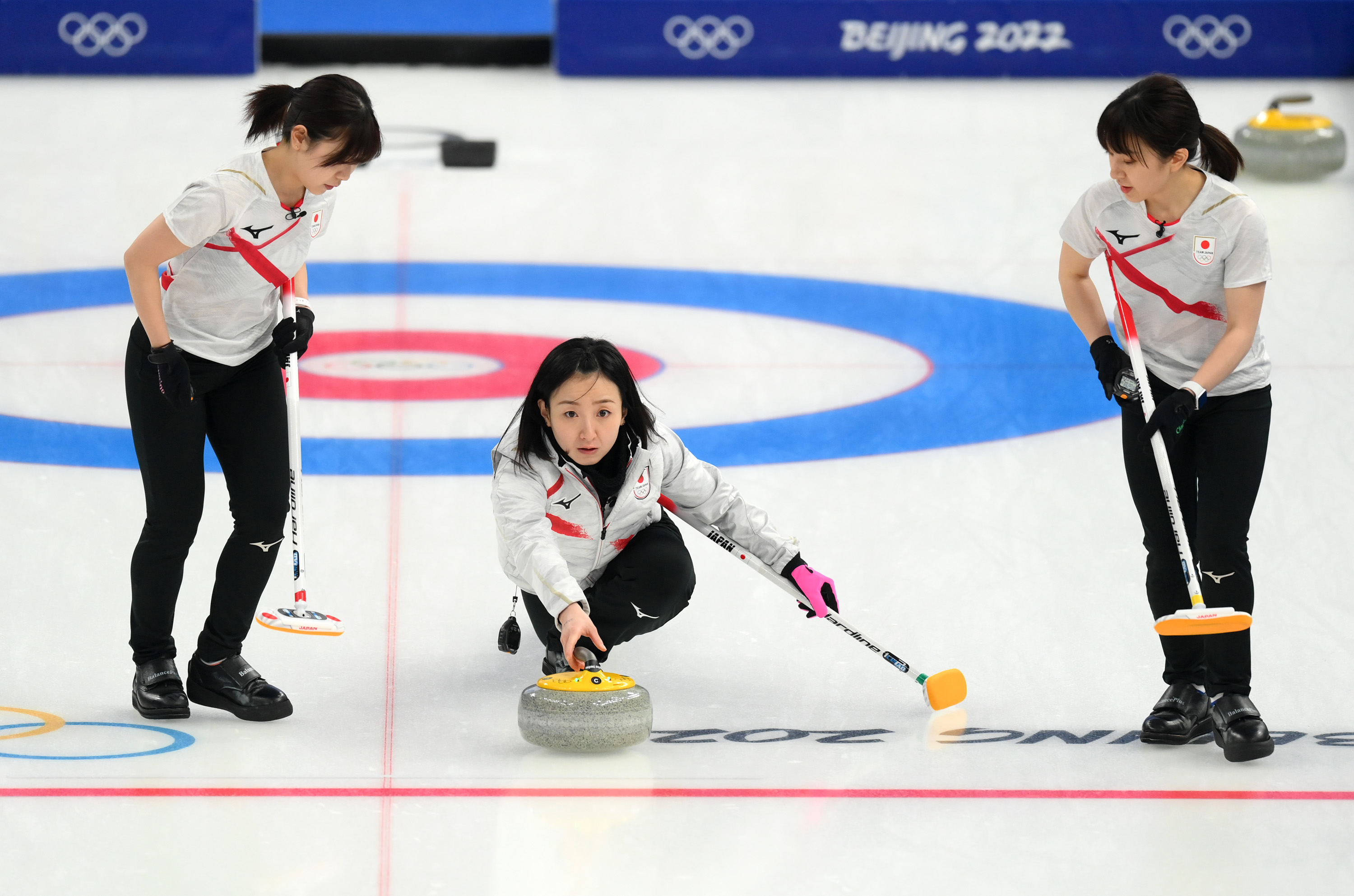 オリンピック カーリング 女子1次リーグ第2戦 ジェニファー ジョーンズ選手を擁する強豪カナダ代表との対戦 ロコ ソラーレは緊迫の試合を制し 8 5 北京22 で初勝利 明日12日の対戦 9 05 日本時間10 05 デンマーク 05 日本時間21 05