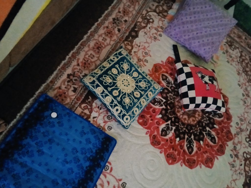 # My pampering Cishian and pillows in carpetd for comforters.:)
#Johor Bahru
#Mlaaysiakini2022
#TerentsngMalay.
#beauty
#love
#pampering day