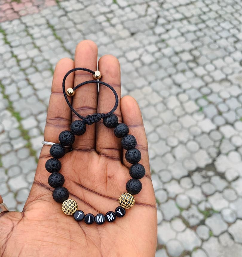 CDimepiece's tweet photo. #NameTags โค
Get your bracelets customized with whatever name you prefer๐ฏ
Tell us, what name would like on your bracelet?
#beadbracelets #namebracelet
#oxlaid #gemstonesbydimepiece #gsdbracelets https://t.co/iE9crMwHbH