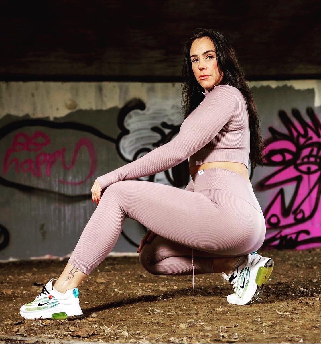 FearlessMindInc's tweet photo. Tez wearing one of our @FearlessMindInc these 3 piece sets.

Perfect gym wear and lounge wear. 

3 colours 
💙🖤🤍

For more info or orders DM us ✨

#fearlessmentalhealthmovement #fearlesswoman #fearlessmotivation #fearlessgirl #gymwear #gymlife #womenwholift https://t.co/sgx99Gwvl3