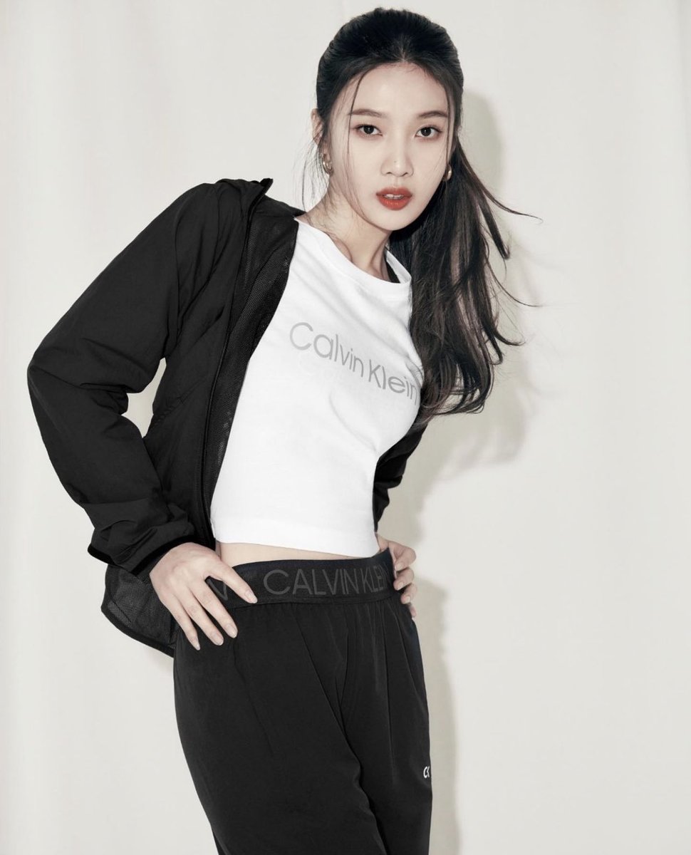 Impeccable presence that I showed on GQ Korea February issue with Calvin Klein will makes you feel the wondrous feeling that you never felt before. Surely flourishing your love garland with my awestruck visage and swift change of my expression from the good girl into the goddess.