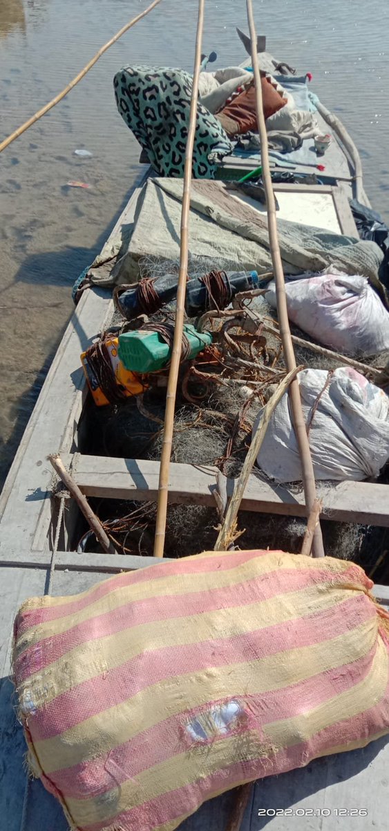 LoveHuminity143's tweet photo. BSF Gujarat has apprehended 6 Pakistani nationals in an ongoing operation against the intrusion of Pakistani fishing boats and fishermen in the area of HaramiNalla https://t.co/ecSQDW3PkU