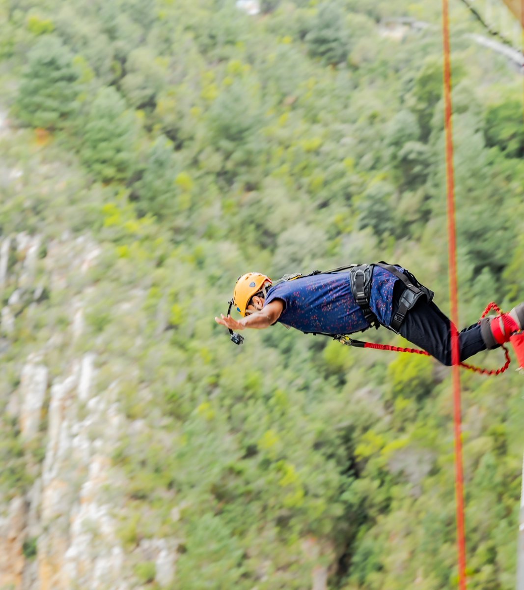 What would you define as falling in love? We bet it’s as exciting and freeing as falling from this Bloukrans River Bridge! We wish you all a great weekend filled with love! 
#ShareSouthAfrica