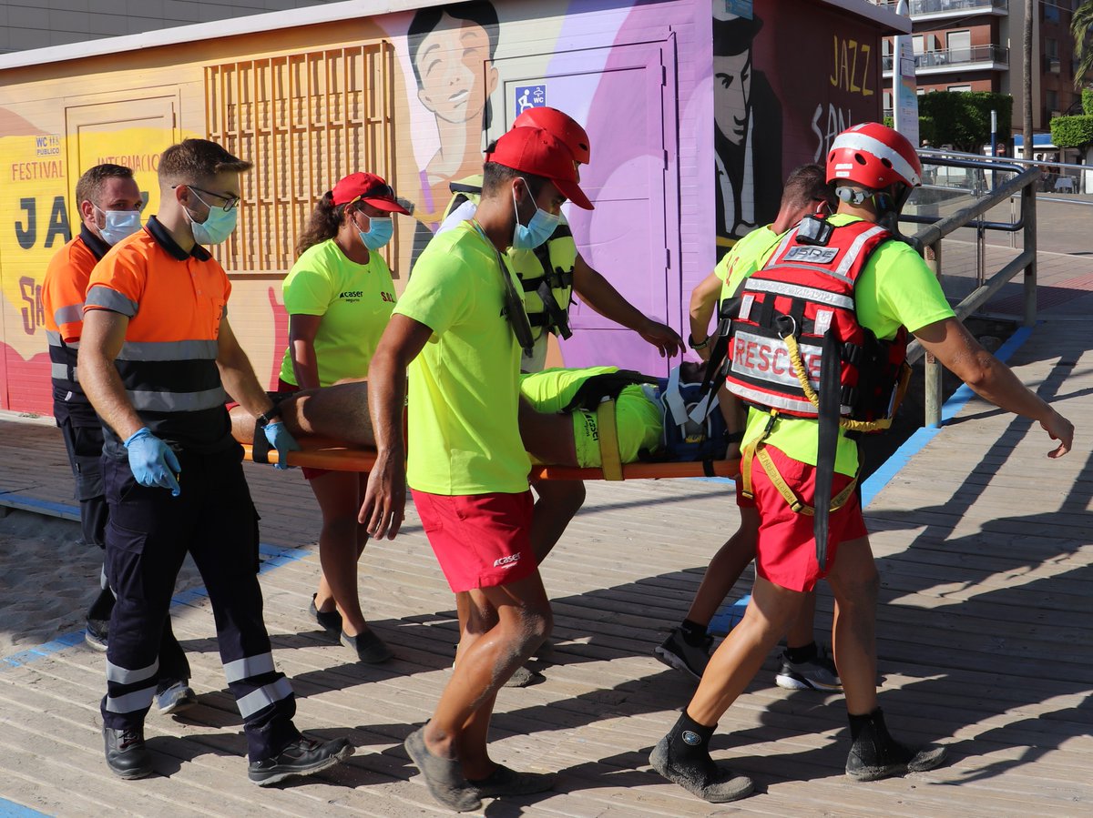 RMTransparencia's tweet photo. Hoy, #DiaEuropeo112, queremos poner en valor y agradecer la labor de todas las personas que forman parte de @112rmurcia.
🫂Gracias por estar ahí 24/7/365
▶️48 organismos integrados
▶️828.628 llamadas atendidas y 508.774 incidentes gestionados en 2021
#HumansOf112
#112day https://t.co/qW4QKKe5Gh