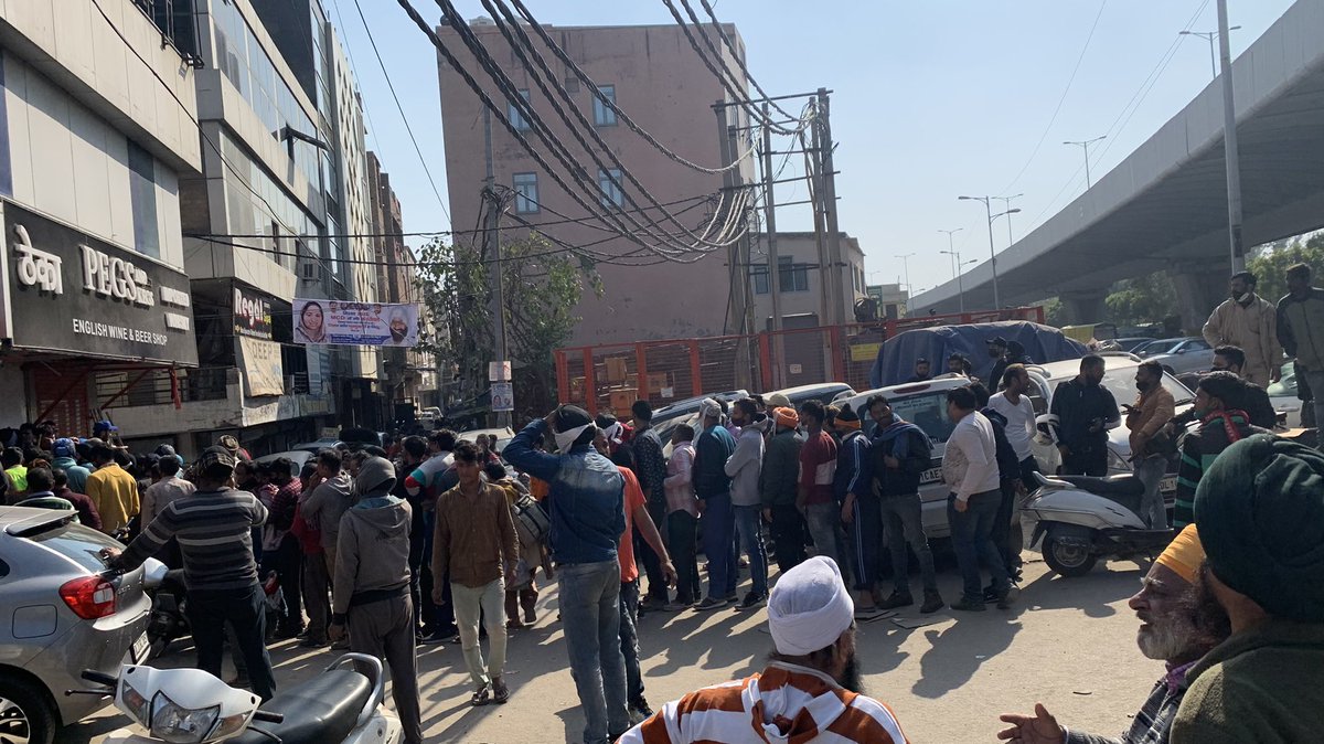 sahilchawla25's tweet photo. Sad to see the condition of Delhi today… no control of police, huge traffic jams, No fear of corona, no mask, alcohol over health. @DelhiPolice @ArvindKejriwal #Coronapositive #nomask #DelhiCovid https://t.co/tbWAGDK6VE