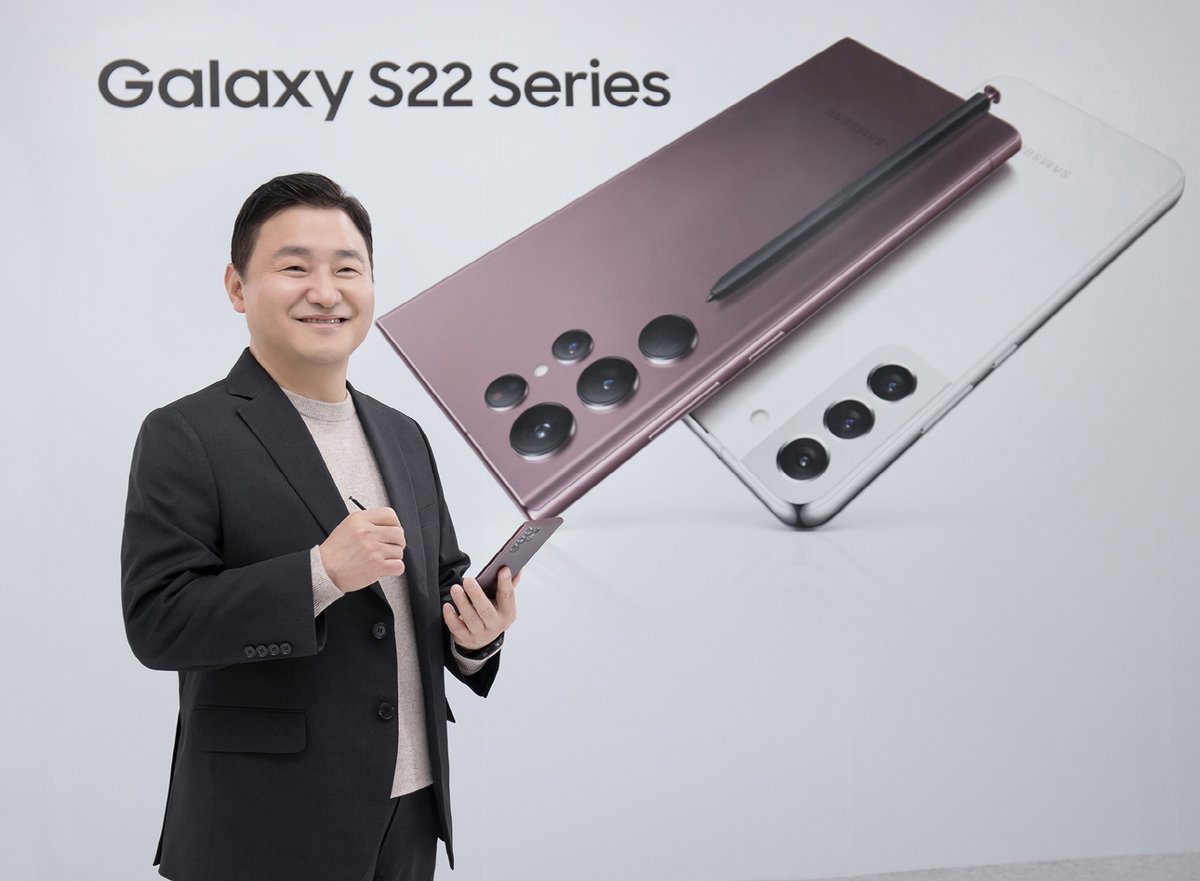FratArct's tweet photo. Samsung Galaxy S22 Includes New Digital Wallet To Store Crypto and More
The device will have digital wallet capabilities to store identification documents like your license or state ID, student ID and passport, plus digital house and car keys and digital debit and credit cards. https://t.co/SG7OPv4J6D