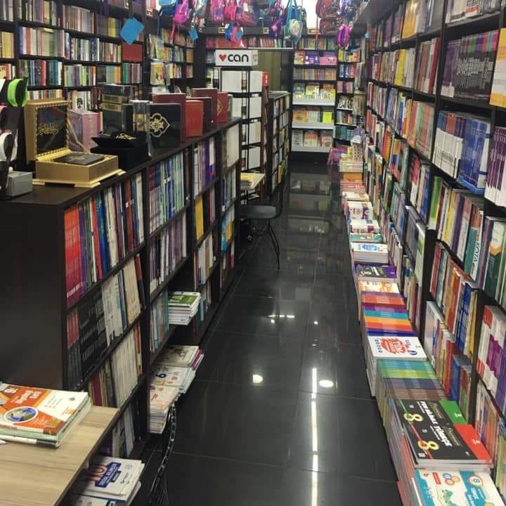 tbkitabevleri's tweet photo. "Kendime ait bir evim olduğunda, evimde mükemmel bir kütüphane yoksa perişan olurum. "
-Jane Austen
.
.
Kitaba doyacağınız bir mekan... Geniş ürün yelpazesiyle Üsküdar Desen Kitap Kırtasiye... 

Fotoğraflar için @kitabin_yazgisi teşekkürler...
#TürkiyeninBağımsızKitabevleri https://t.co/OSxOrDKm0U