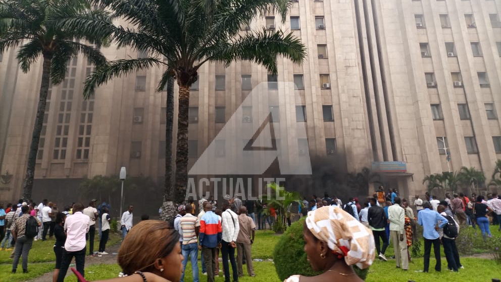 RDC : arrestation du DG et PCA de la SCTP pour tentative de détournement d'au moins 7 millions USD, l'ACAJ appelle la justice à traquer tous les complices dans cette affaire
bit.ly/3sCg7r3