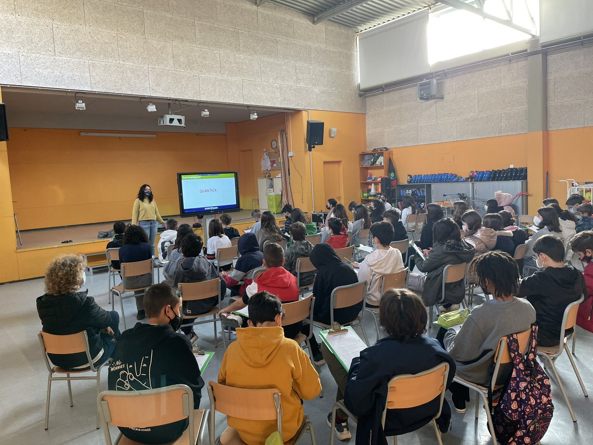 SircPV's tweet photo. Avui fem visible el paper de la dona a la Ciència. Gràcies @AnnaDrou.        11 de febrer, Dia internacional de la dona i la nena en ciència. @EscolaGiroi, sisè aprenent.  #100tifiques @CRMatematica https://t.co/guwDf8G8XZ