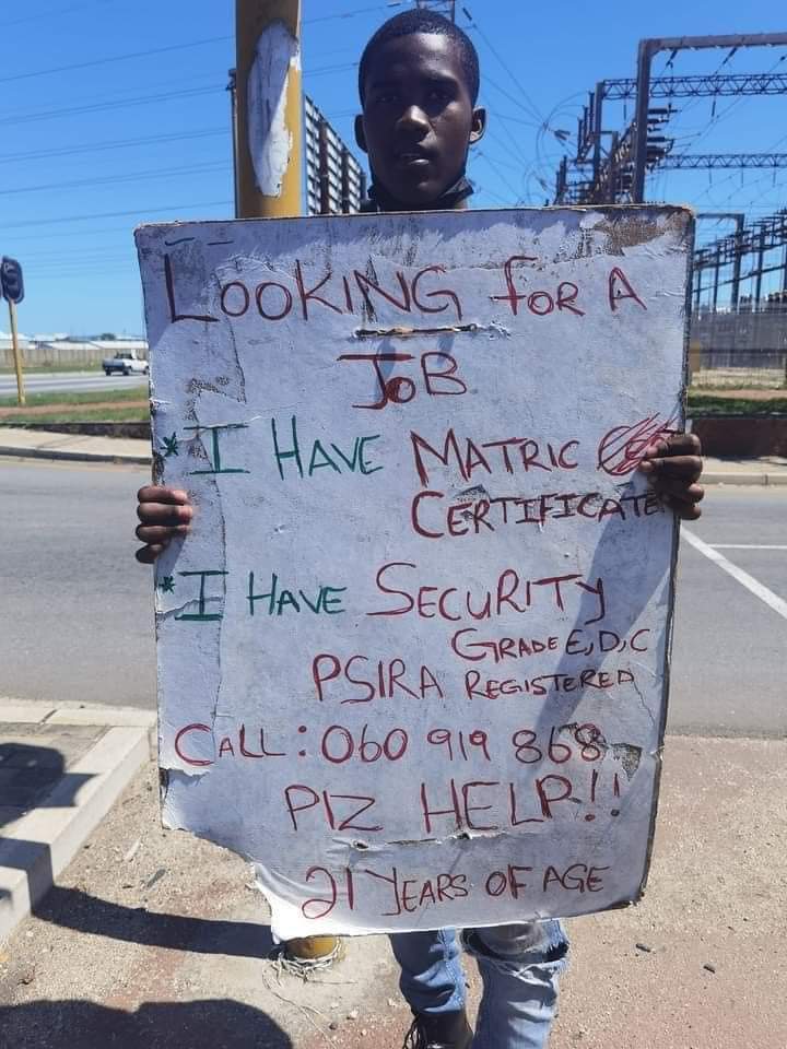 KasiEconomy's tweet image. He finally found a job. 🙌🏼🙌🏼😭😭