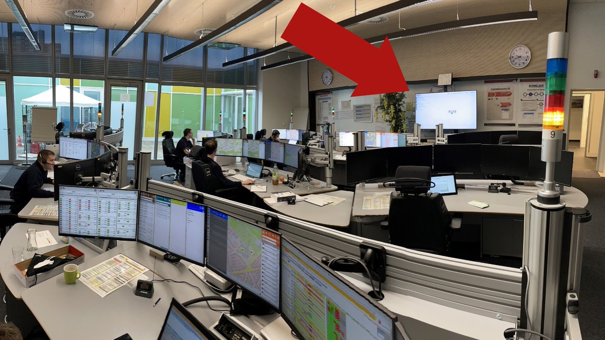 feuerwehrffm's tweet photo. @gehoerlosenbund @IM_NRW Wir finden #nora, die #notrufapp, richtig gut und das nora-Dashboard hat einen besonderen Platz in der Leitstelle, damit alle die Eingänge sofort sehen! ^aw https://t.co/O2sAZMikQW