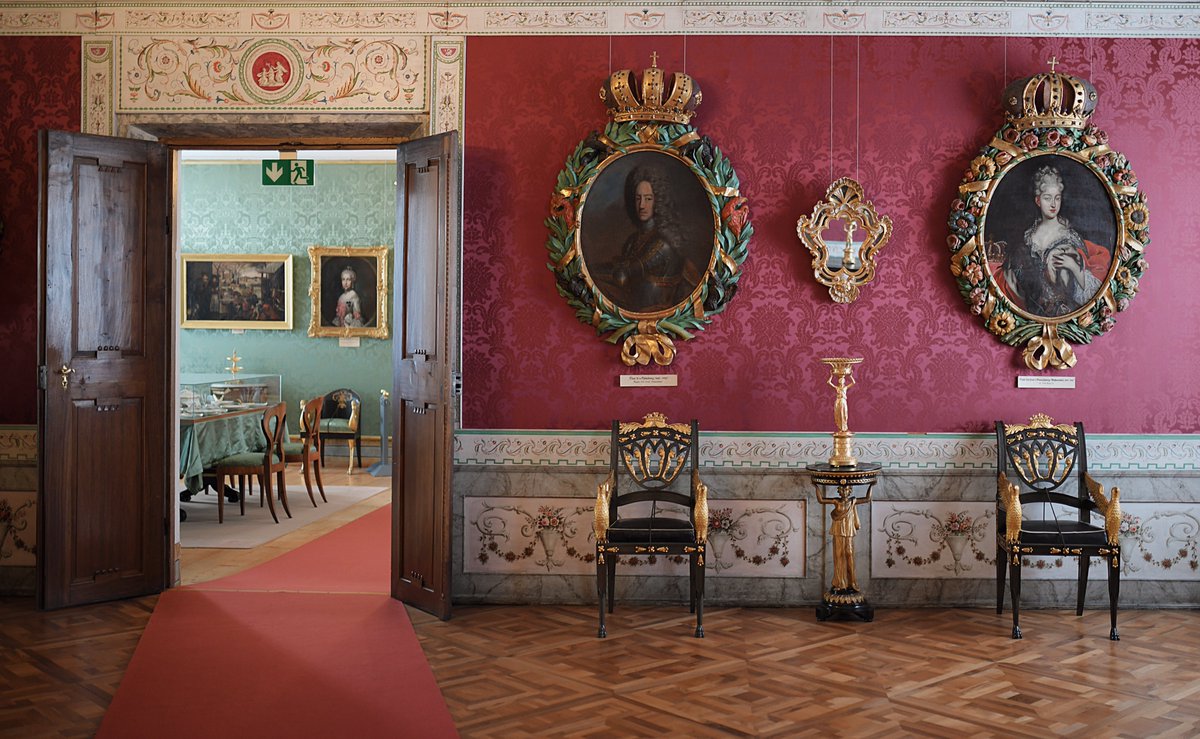 In exactly #four weeks our #museum will finally reopen!🥳
Look forward to the #wonderfully designed #interiors of the #Hofburg #Bressanone! 💯

hofburg.it

#hofburgbrixen #hofburgbressanone