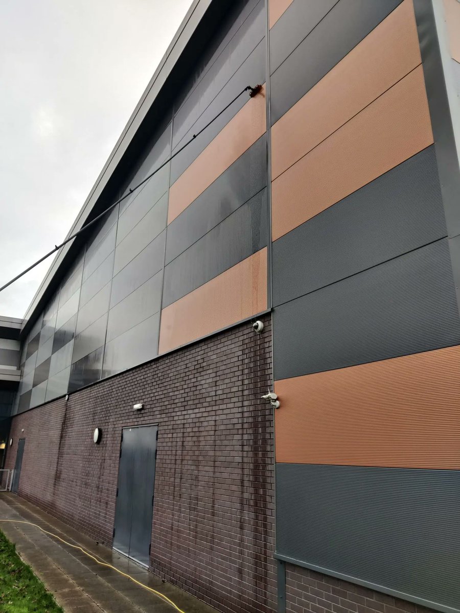 PhoenixPCC1's tweet photo. CLADDING CLEANING

We clean the windows for this client in Leeds on a monthly basis. Recently they asked us to add cladding cleaning onto their schedule.
https://t.co/aIrRW5i3BS
#claddingcleaning #pcc #leeds #phoenixcleaningcompany #commercialcleaning https://t.co/XOmlnHUZae