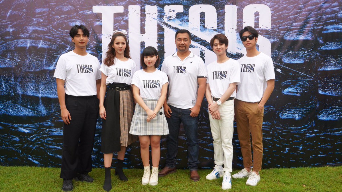 Hello_asian's tweet photo. THESIS - ธีซิส อมตะพันธุ์สยอง” ปล่อยทีเซอร์โปสเตอร์ เรียกน้ำย่อย
ก่อนเข้าฉายจริงปลายปีนี้ ออกัส-ฟลุ้ค-พลอย เตรียมนำทีมระทึก!!!
 https://t.co/nXkt45OxGd

#THESISthemovie #ออกัส #ploynarin #เจ้าแก้มก้อน #fluke_natouch https://t.co/bPP6DIM6BY